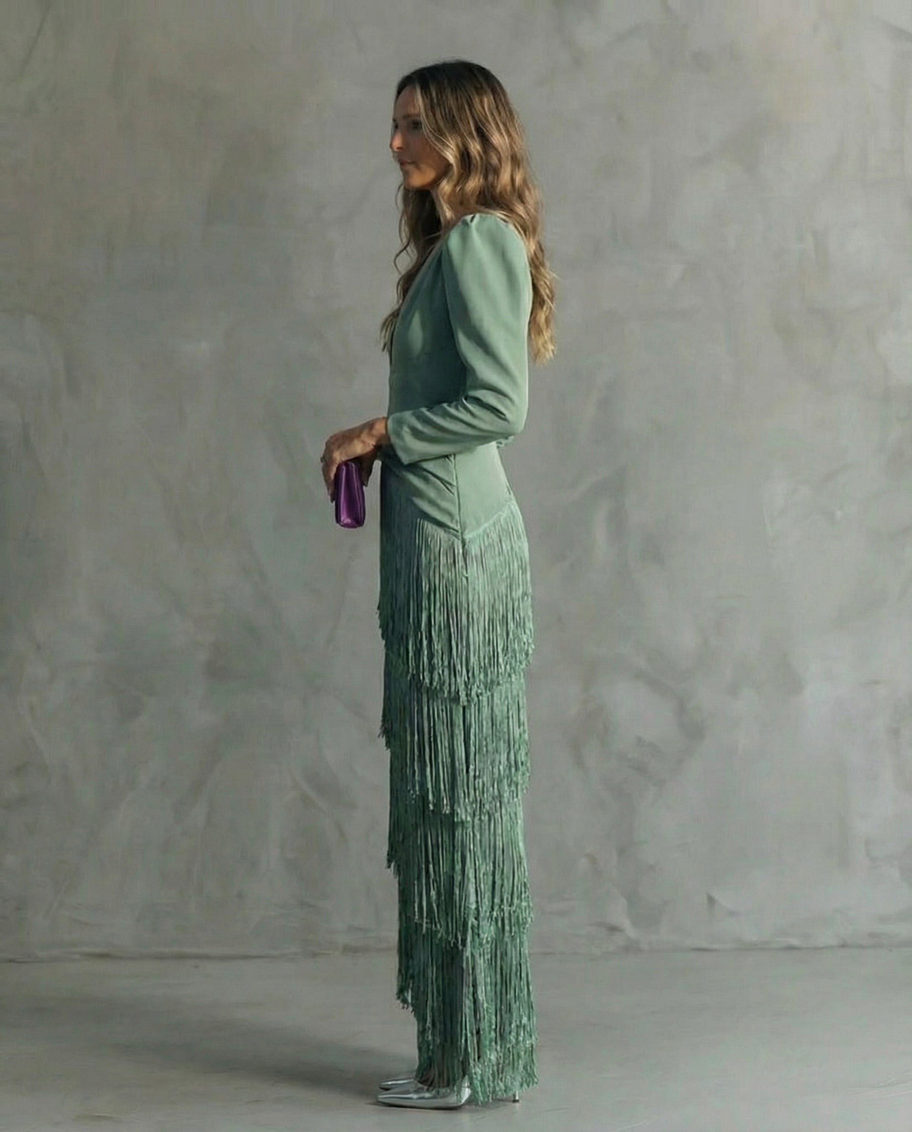Alessia - Vestido midi elegante con mangas de flecos