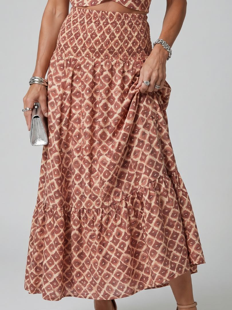 Amira | Vestido midi halter cruzado con abertura y estampado geométrico