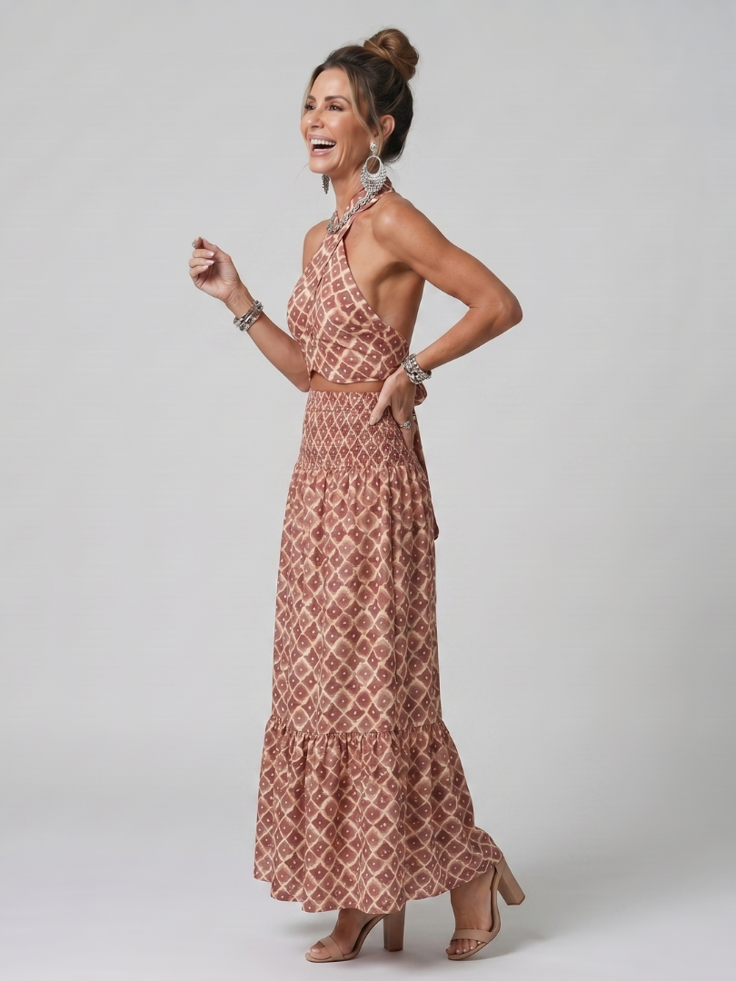 Amira | Vestido midi halter cruzado con abertura y estampado geométrico