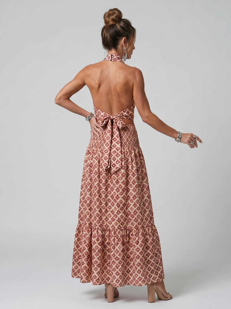 Amira | Vestido midi halter cruzado con abertura y estampado geométrico